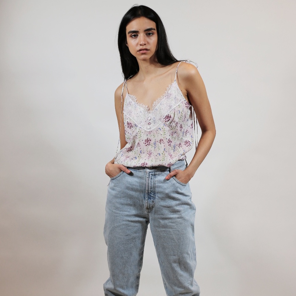 Natural silk floral lace top with buttons - Picture 2 of 7